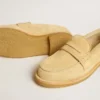 Mocasín Jerry en gamuza encerada color crudo