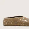 Modelo Tierra para hombre en gamuza color caqui con tachuelas plateadas