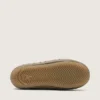 Modelo Tierra para hombre en gamuza color caqui con tachuelas plateadas