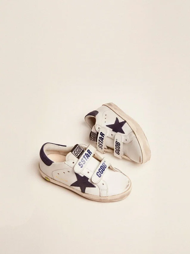 Old School Junior en cuero blanco con estrella de gamuza azul y lengüeta en el talón