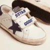 Old School Junior en cuero blanco con estrella de gamuza azul y lengüeta en el talón