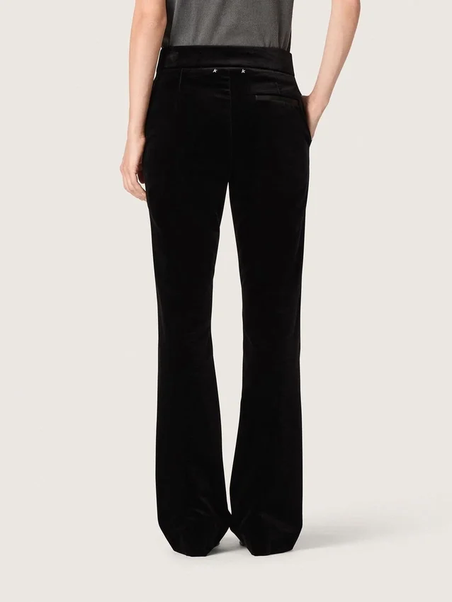 Pantalones acampanados de corte ajustado para mujer en terciopelo de algodón negro