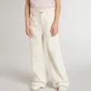 Pantalones anchos de niñas en color crema con costuras acanaladas y bordados