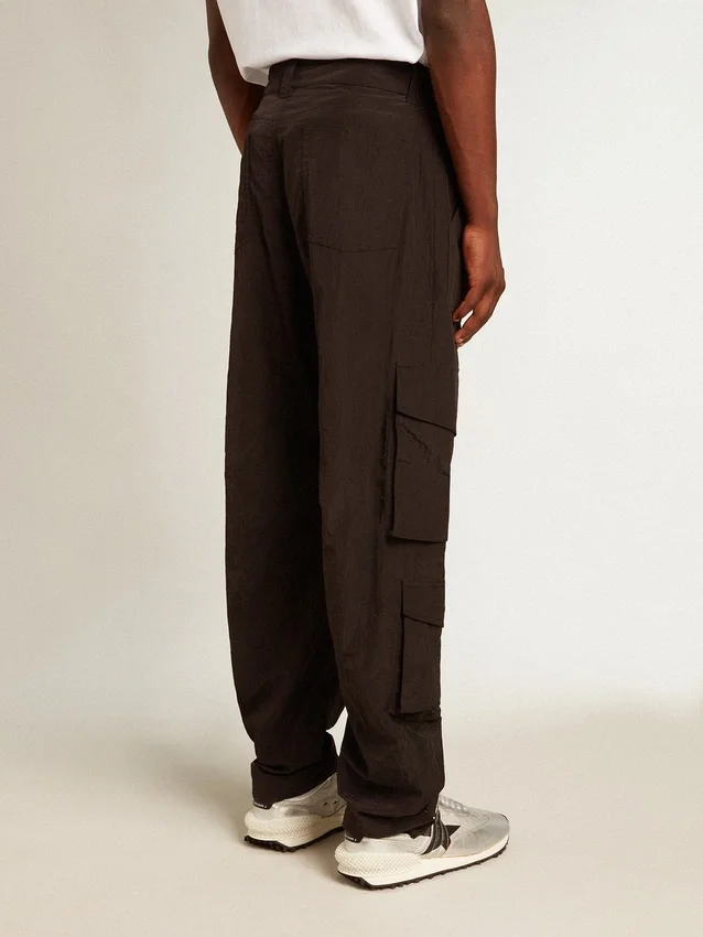 Pantalones cargo de nailon ripstop de color negro