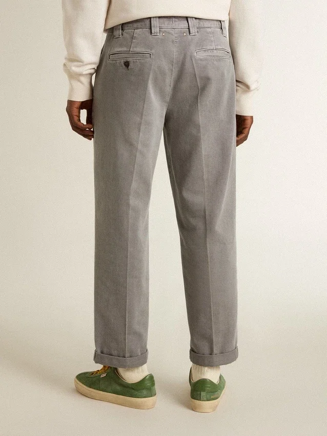 Pantalones chino de algodón color gris