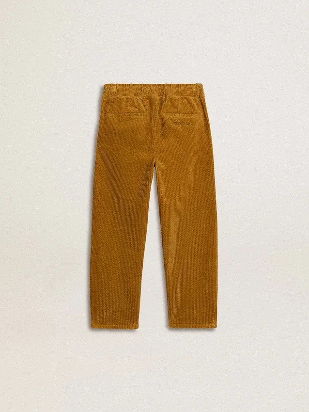 Pantalones chino para niños color tabaco con bordado