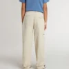 Pantalones chinos beige para niños con toques multicolores