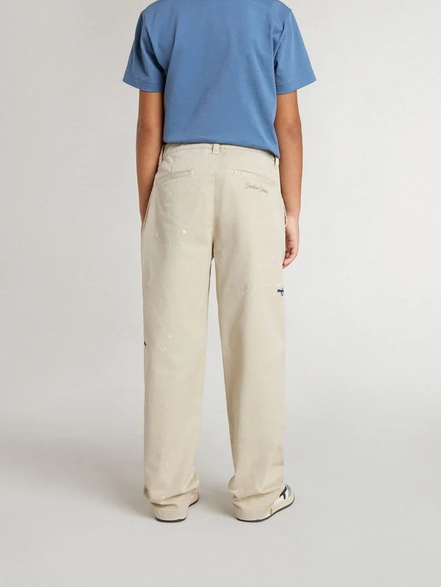 Pantalones chinos beige para niños con toques multicolores