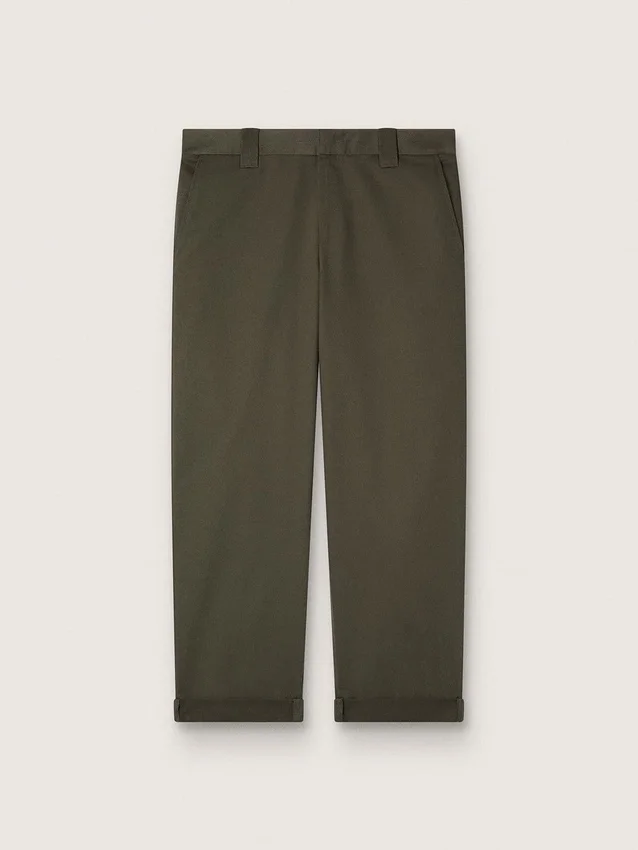 Pantalones chinos de la Golden Collection en verde militar