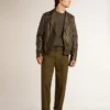 Pantalones chinos de la Golden Collection en verde militar