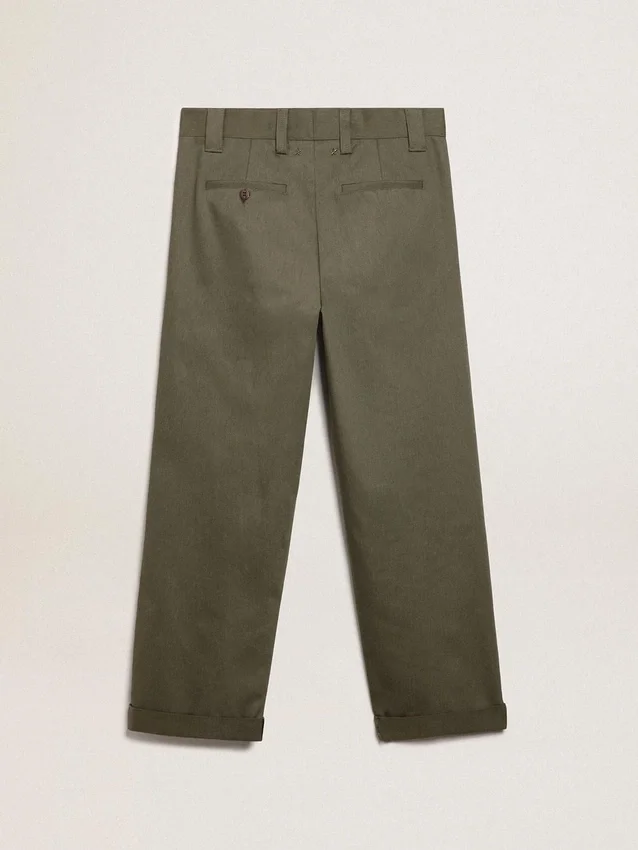 Pantalones chinos de la Golden Collection en verde militar