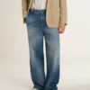 Pantalones chinos de mezclilla para hombre con detalles desgastados