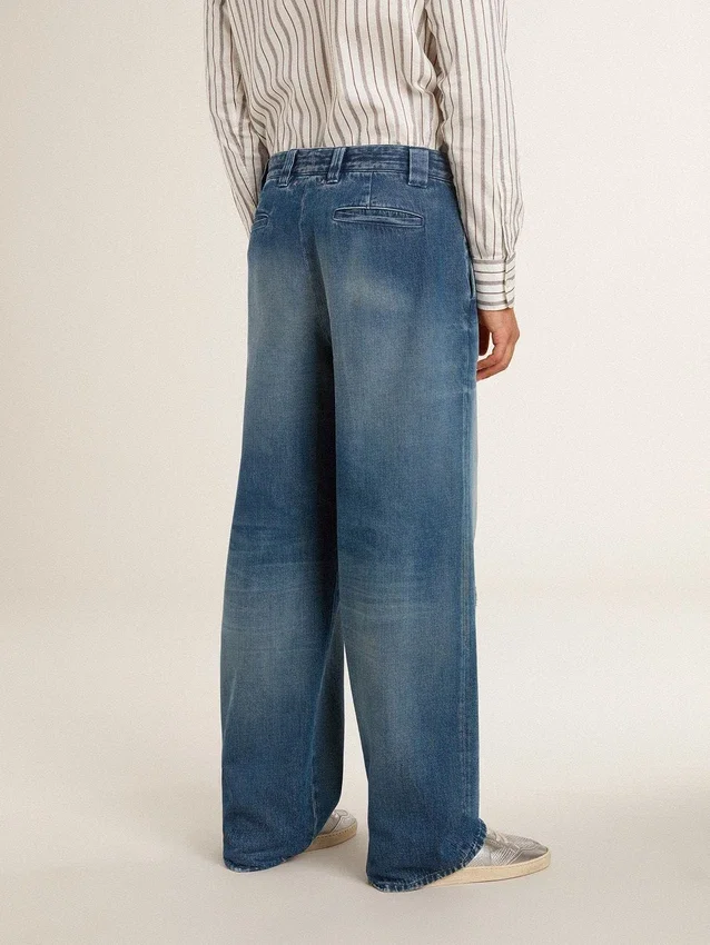 Pantalones chinos de mezclilla para hombre con detalles desgastados