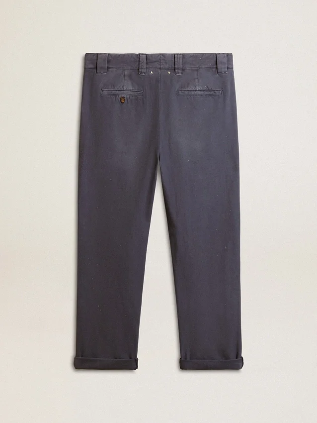 Pantalones chinos para hombre en azul con efecto desgastado