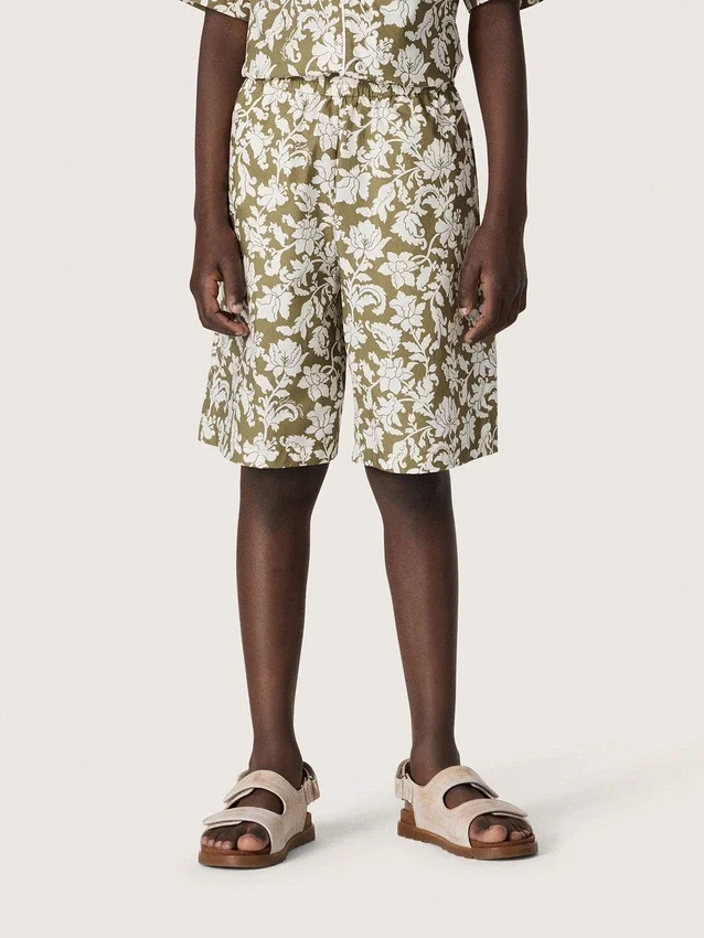 Pantalones cortos de lona de algodón para niños de Journey con estampado floral verde y blanco