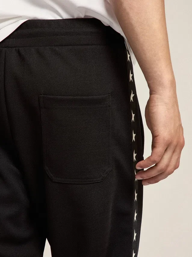 Pantalones de chándal negros para hombre con estrellas blancas en los costados