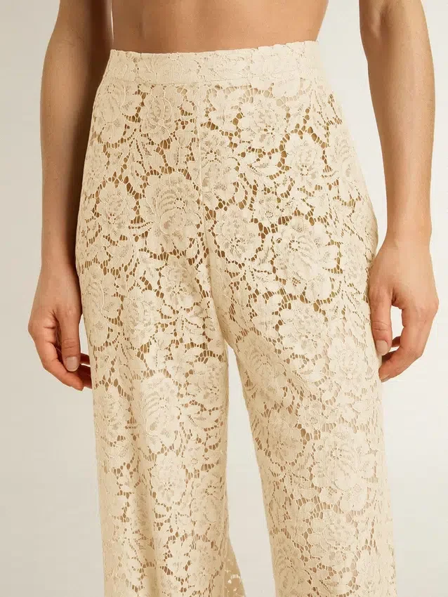 Pantalones de encaje transparente color crema para mujer