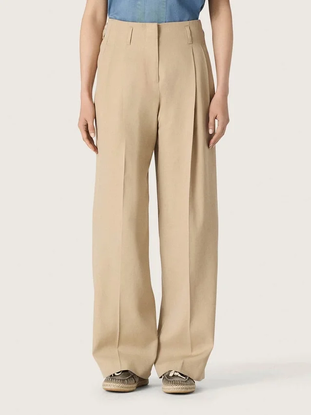 Pantalones de gabardina de lana para mujer en color arena