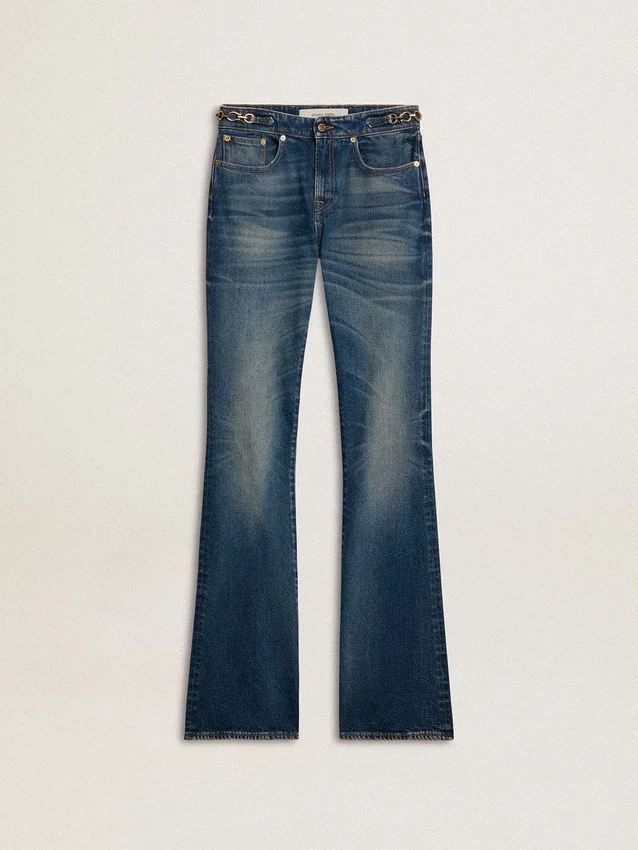 Pantalones de mezclilla de corte acampanado para mujer con lavado vintage y detalles metálicos