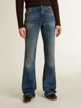 Pantalones de mezclilla de corte acampanado para mujer con lavado vintage y detalles metálicos