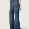 Pantalones de mezclilla de corte acampanado para niñas de la colección Journey en mezclilla azul con pedrería degradada