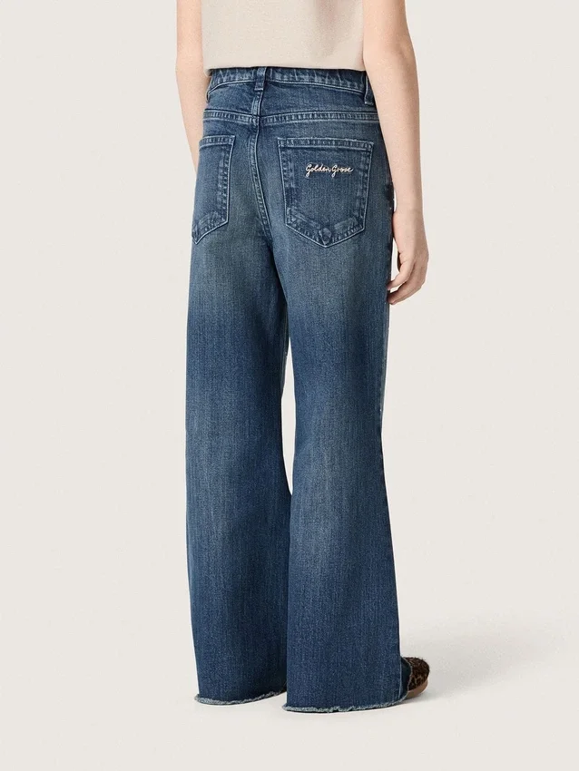 Pantalones de mezclilla de corte acampanado para niñas de la colección Journey en mezclilla azul con pedrería degradada