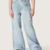 Pantalones de mezclilla de corte acampanado para niñas Golden en denim azul claro con un logotipo bordado