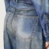 Pantalones de mezclilla estilo boyfriend para mujer en azul denim con estampado de archivo