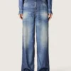 Pantalones de mezclilla estilo boyfriend para mujer en azul denim con estampado de archivo