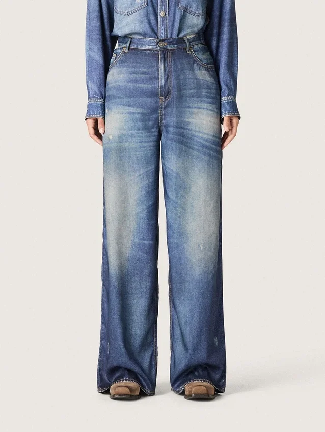 Pantalones de mezclilla estilo boyfriend para mujer en azul denim con estampado de archivo