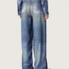 Pantalones de mezclilla estilo boyfriend para mujer en azul denim con estampado de archivo