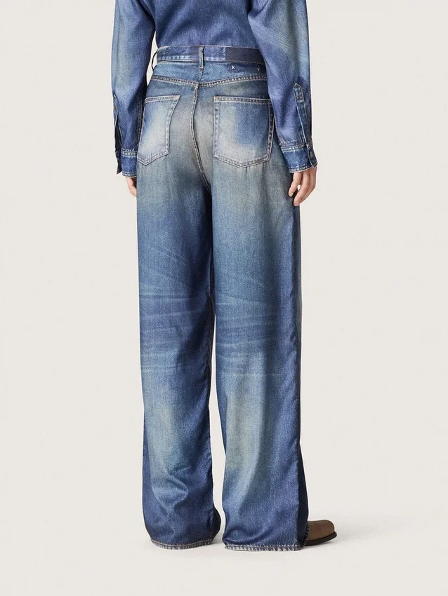 Pantalones de mezclilla estilo boyfriend para mujer en azul denim con estampado de archivo