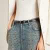 Pantalones de mezclilla lavados para mujer con ojales en toda la prenda