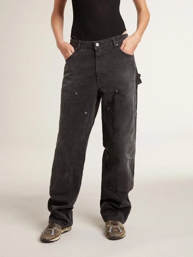 Pantalones de mezclilla negros desgastados para mujer con parches en la parte delantera