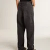 Pantalones de mezclilla negros desgastados para mujer con parches en la parte delantera