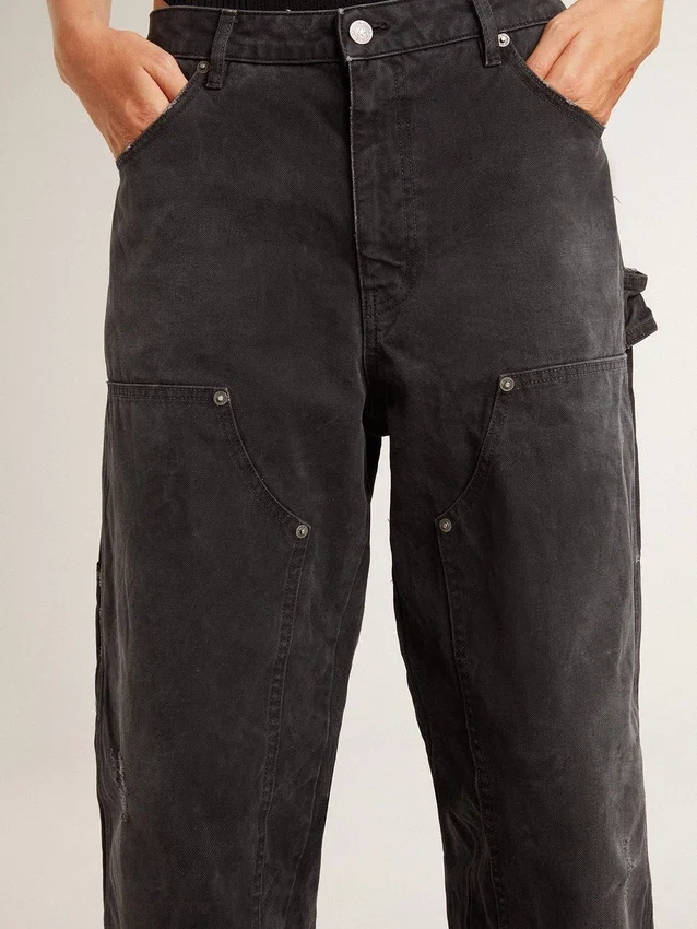 Pantalones de mezclilla negros desgastados para mujer con parches en la parte delantera