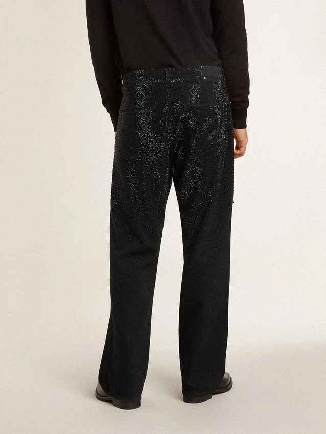 Pantalones de mezclilla negros para hombre con corte holgado y efecto degradado con cristales por toda la prenda