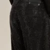 Pantalones de mezclilla negros para hombre con corte holgado y efecto degradado con cristales por toda la prenda