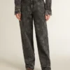 Pantalones de mezclilla negros para mujer con motivo floral