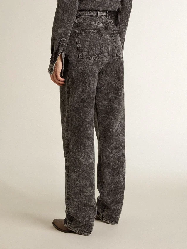 Pantalones de mezclilla negros para mujer con motivo floral