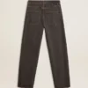 Pantalones de mezclilla para hombre en color gris oscuro con lavado de pliegues retorcidos