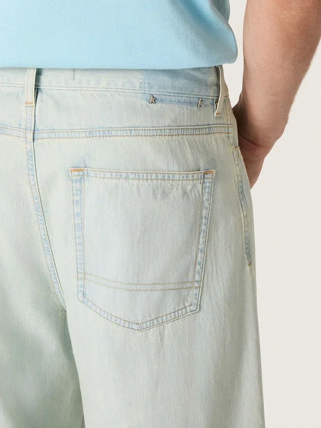 Pantalones de mezclilla para hombre en denim azul claro