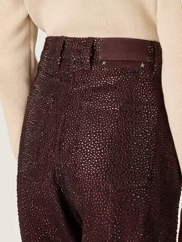 Pantalones de mezclilla para mujer en denim color burdeos con cristales degradados