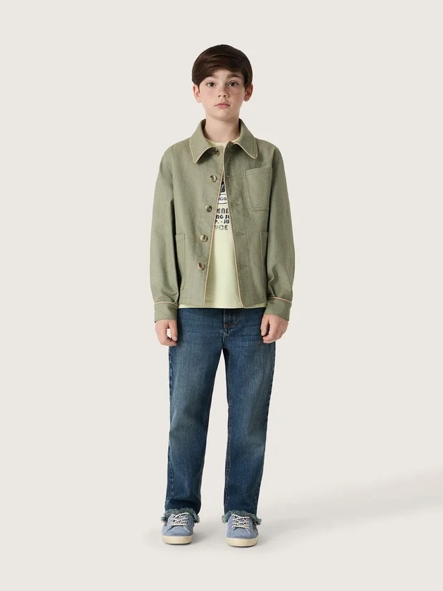 Pantalones de mezclilla para niños con bordes sin rematar y bordado