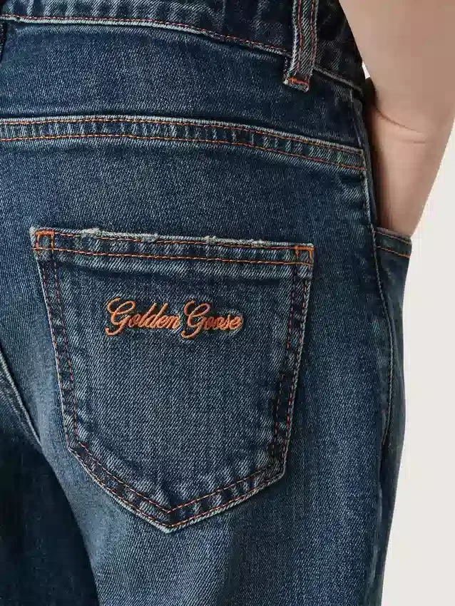 Pantalones de mezclilla para niños con bordes sin rematar y bordado