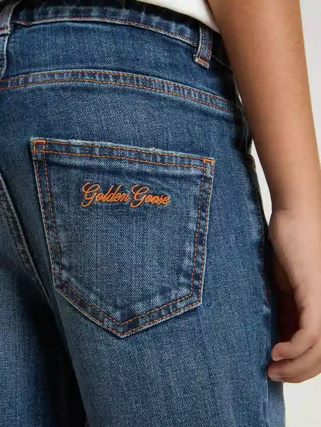 Pantalones de mezclilla para niños con bordes sin rematar y bordado