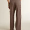 Pantalones de mujer de mezcla de lana con microdiseño de chevrón en color marrón claro