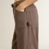 Pantalones de mujer de mezcla de lana con microdiseño de chevrón en color marrón claro