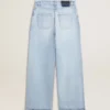Pantalones de mujer en denim con efecto desgastado
