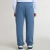 Pantalones deportivos azules para niños con bordado